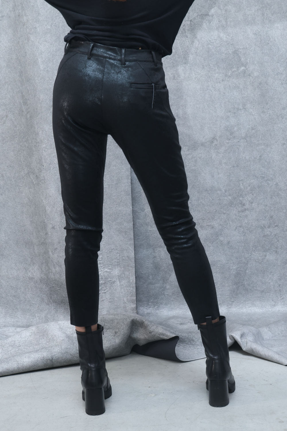 Pantaloni donna ecopelle LPA032 K251