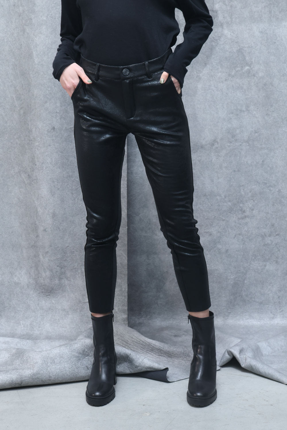 Pantaloni donna ecopelle LPA032 K251