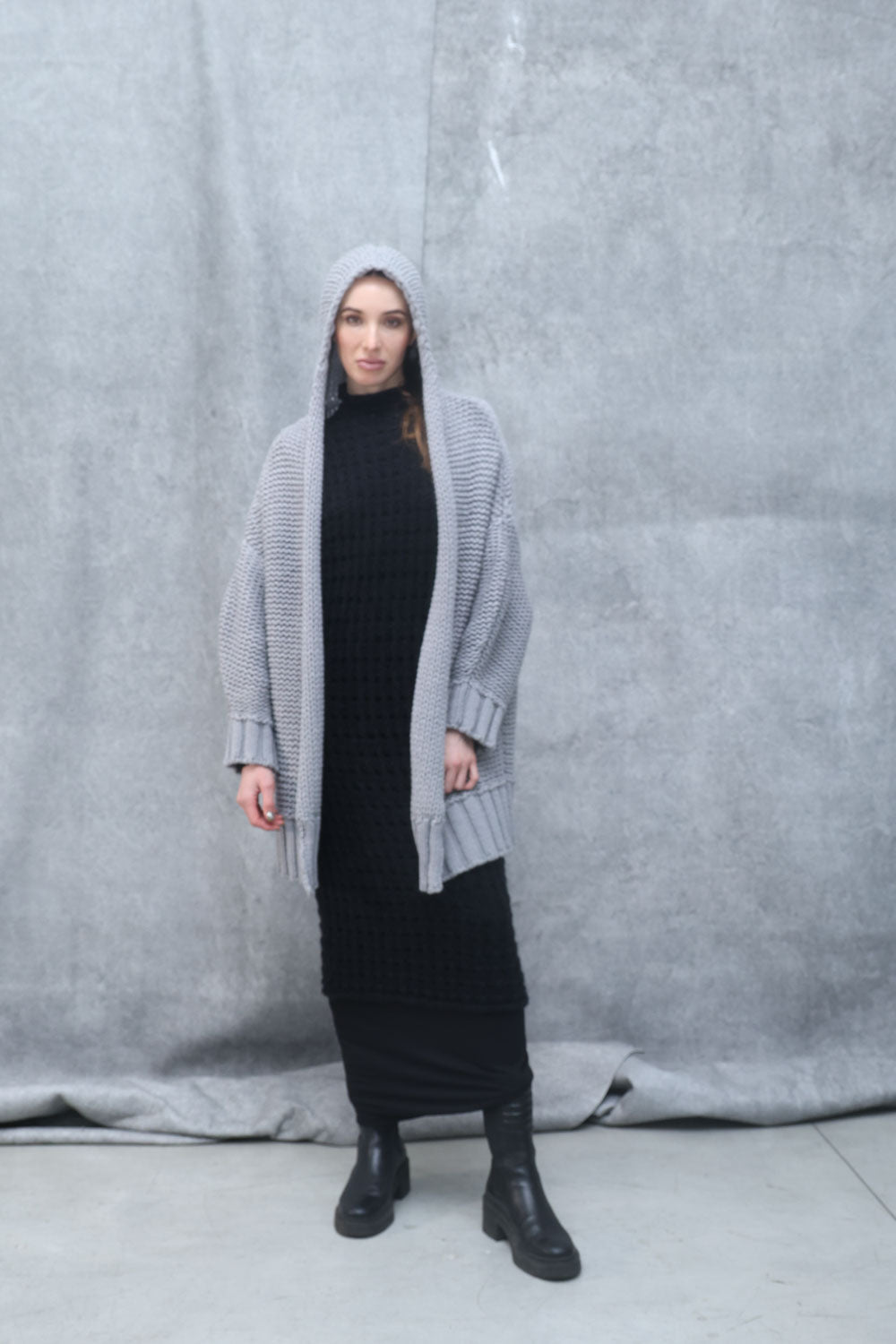 Maxi cardigan in maglia di lana con cappuccio LKN035