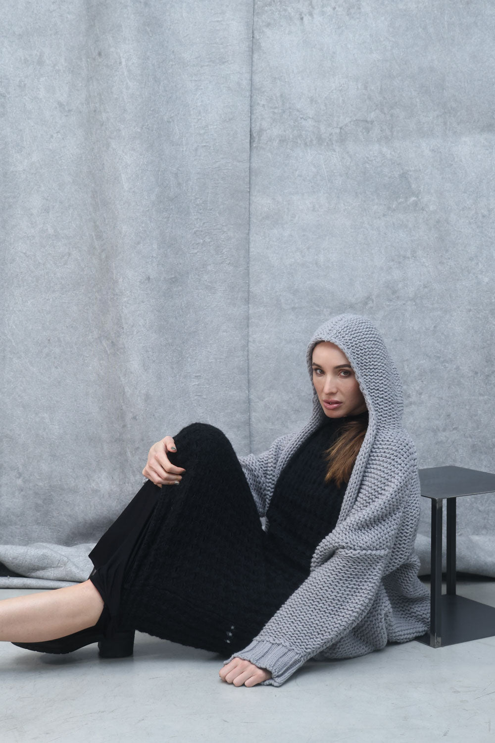 Maxi cardigan in maglia di lana con cappuccio LKN035