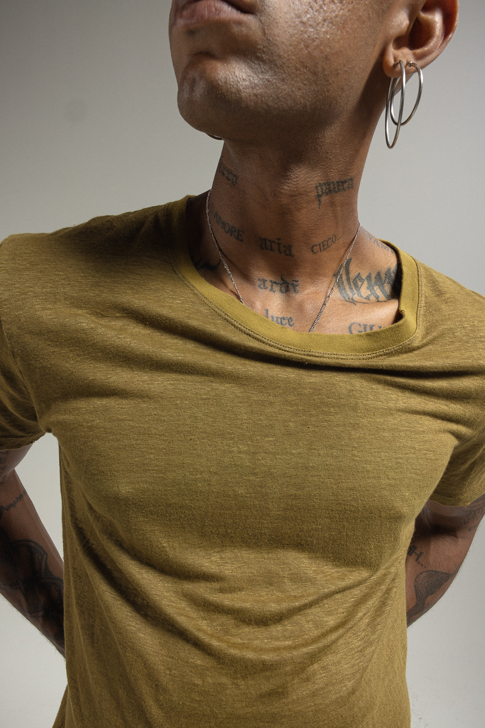 T-SHIRT IN LINO UOMO A MANICHE CORTE MTH068 K346